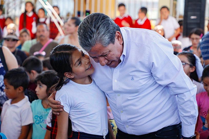BENEFICIAN A NIÑEZ ZACATECANA CON ENTREGA DE APOYOS ESCOLARES