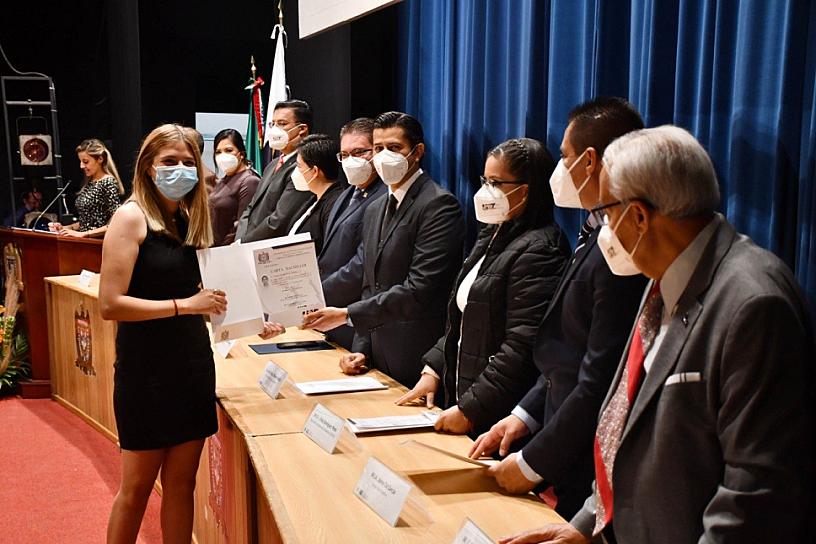 EXHORTA ALCALDE A BACHILLERES A SEGUIR PREPARÁNDOSE