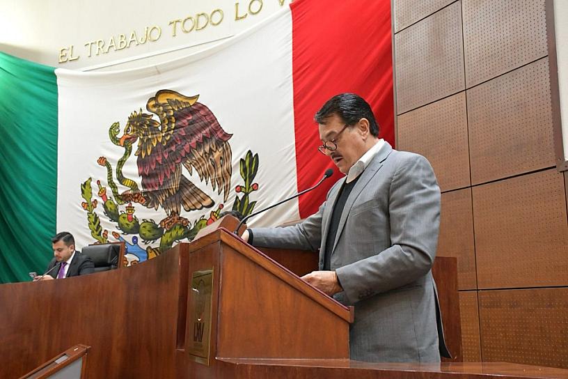 Exhorta Alfredo Femat a integrar la materia obligatoria de Derecho Sanitario en carreras de Salud