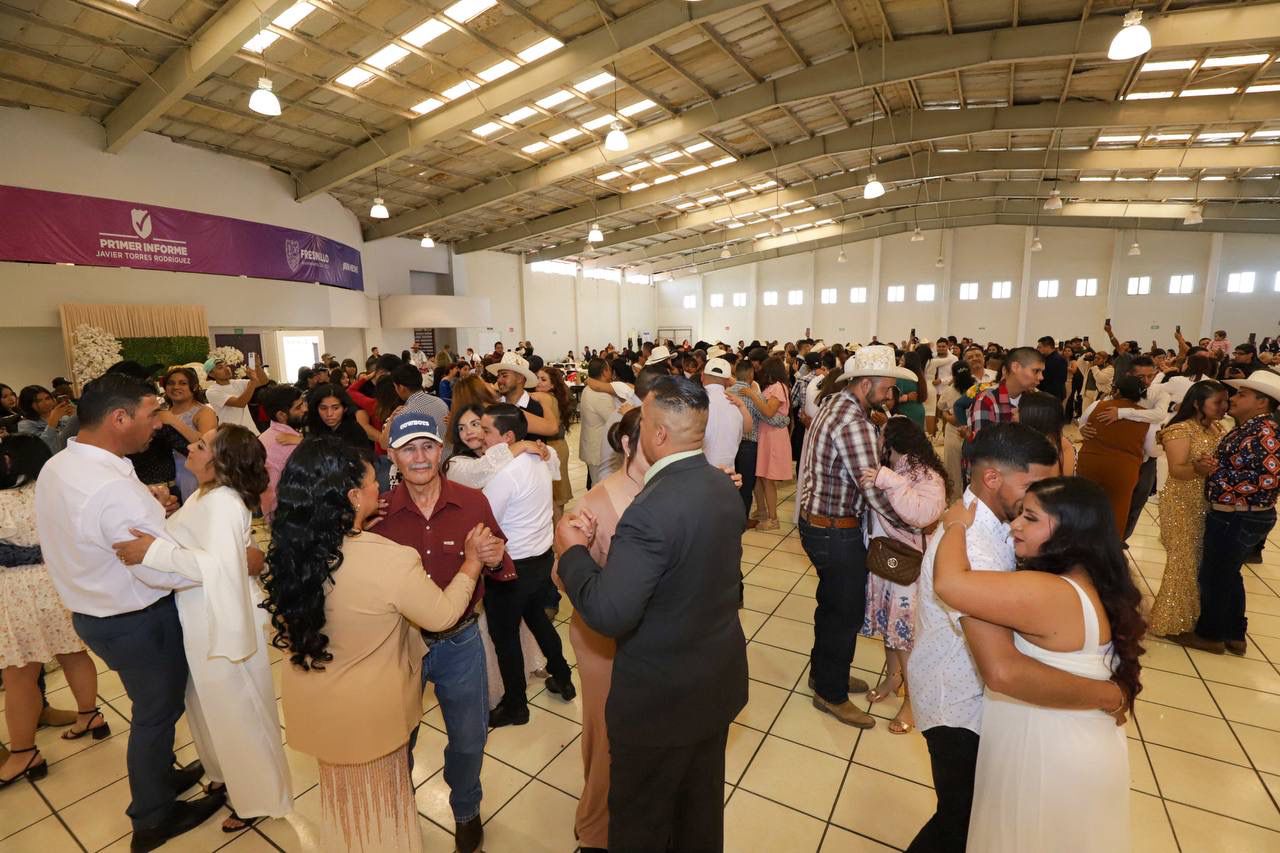 FORMALIZAN 70 PAREJAS SU UNIÓN EN FRESNILLO