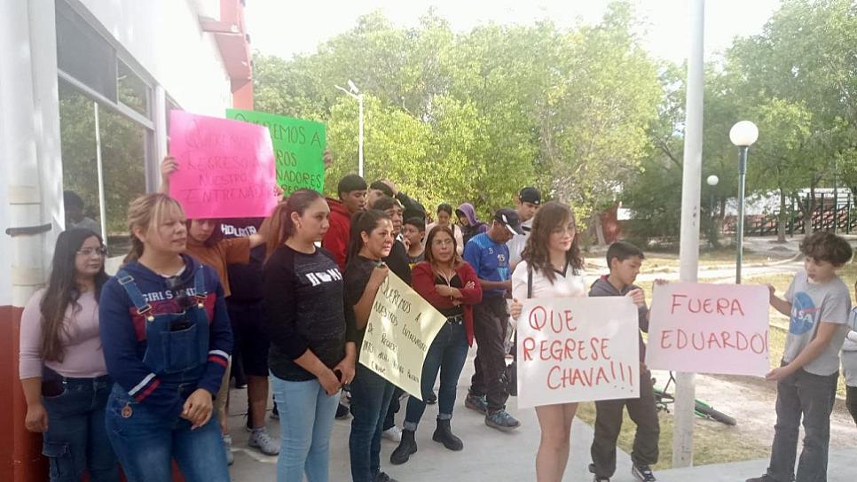 EXIGEN ALUMNOS DEL CARBOX EN FRESNILLO REINSTALACIÓN DE ENTRENADORES