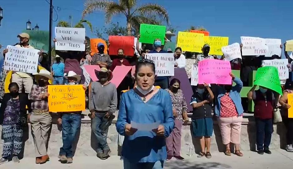 EXIGEN CIUDADANOS DEMOCRACIA PARA REVOCACIÓN DE MANDATO
