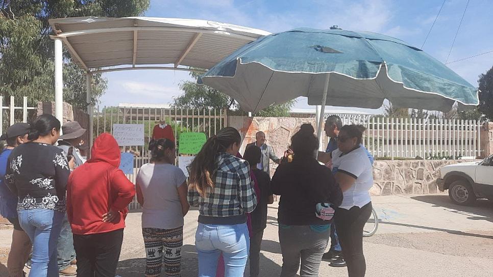 EXIGEN DESTITUCIÓN DE LA DIRECTORA DE PRIMARIA DE TACOALECHE