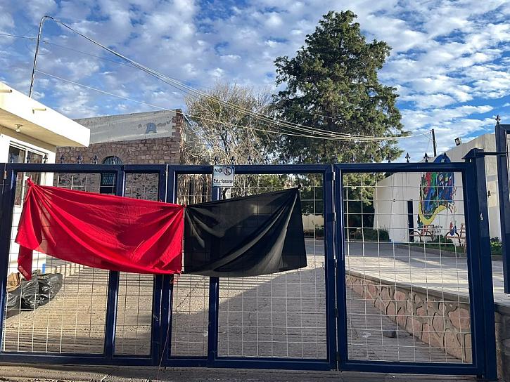 Exigen estudiantes del CAM solución por exclusión de becas federales