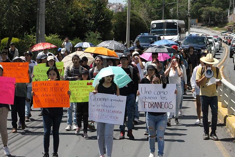 EXIGEN ESTUDIANTES LIBERACIÓN DEL CAMPUS SIGLO XXI Y CLASES PRESENCIALES