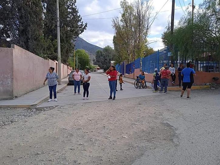 EXIGEN MADRES DE FAMILIA A MINERA TAYAHUA REABRIR PARQUE INFANTIL; BLOQUEN ACCESO A LA COMUNIDAD