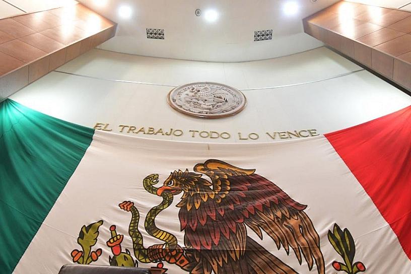 EXIGEN TRABAJADORES DE LA LEGISLATURA PARIDAD EN TODOS LOS CARGOS DIRECTIVOS 
