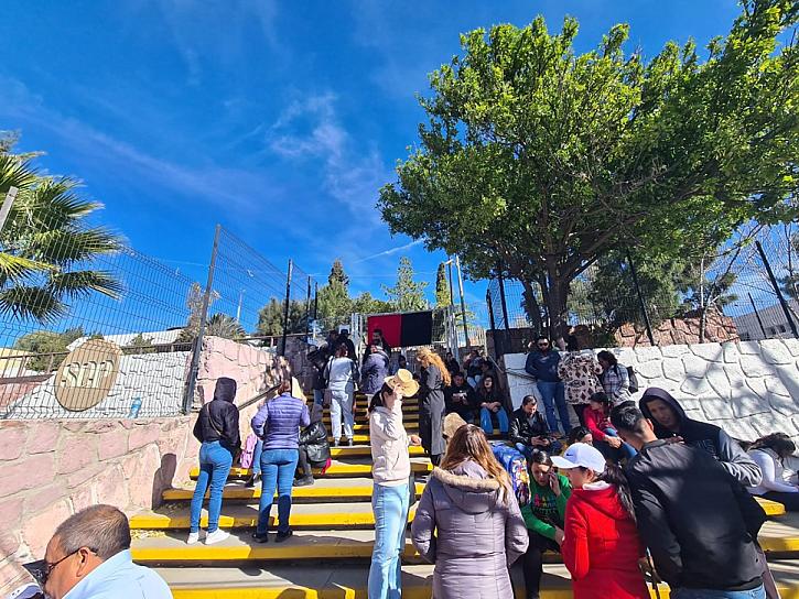 Exige SNTE sección 34 pago de becas y bonos; bloquea oficinas y escuelas