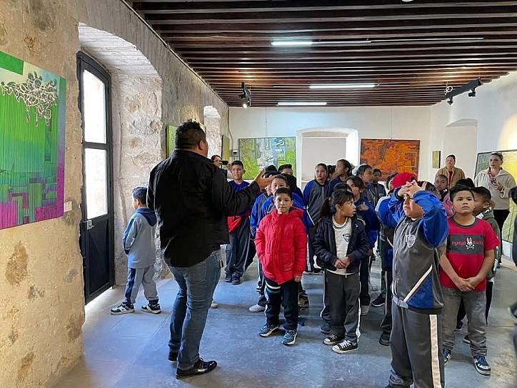 Exploran alumnos de primaria el arte y la historia en el Ágora José González Echeverría