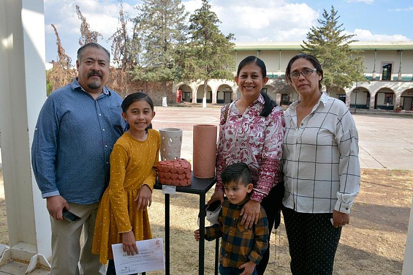  EXPONEN OBRAS DE CERÁMICA DE ALUMNOS DEL NÚCLEO ISSSTEZAC CULTURA 