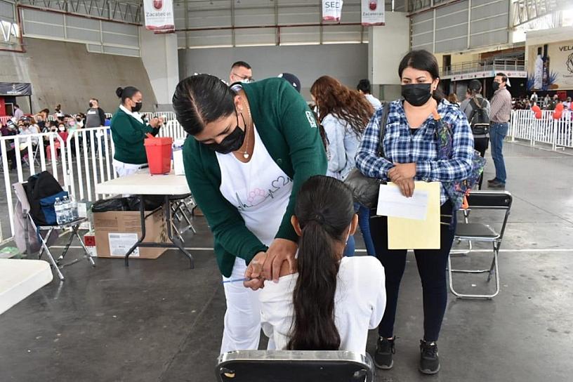 CONTINÚA APLICACIÓN DE SEGUNDA DOSIS A NIÑOS