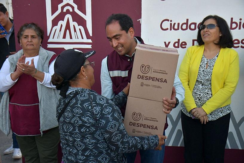 ENTREGAN MÁS DE 600 APOYOS ALIMENTARIOS EN COLONIAS DE GUADALUPE
