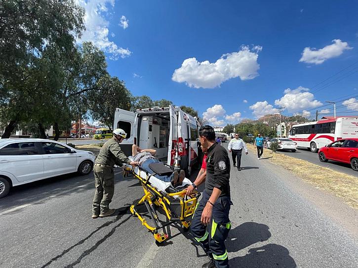 FALLA MECÁNICA EN CAMIONETA PROVOCA CHOQUE MÚLTIPLE EN TRES CRUCES