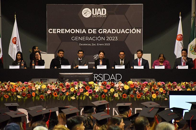 FELICITA JULIO CÉSAR CHÁVEZ A GENERACIÓN 2023 DE LA UAD