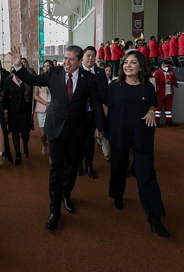 FELICITA PRESIDENTA DEL DIF AL GOBERNADOR POR SU INFORME 