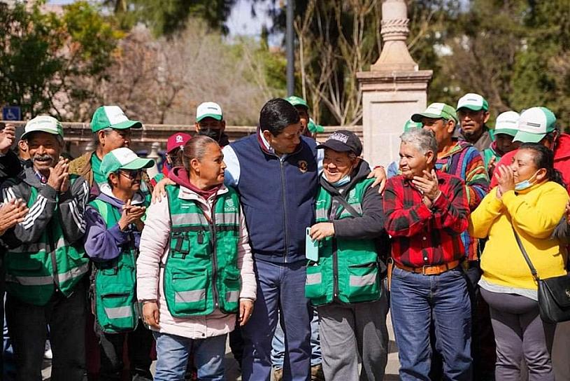 FESTEJA EL ALCALDE CAPITALINO EL 14 DE FEBRERO CON PERSONAL DE BARRIDO MANUAL