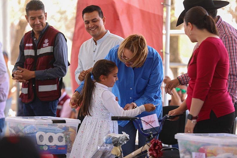 FESTEJA GOBERNADOR A MAMÁS JEREZANAS 