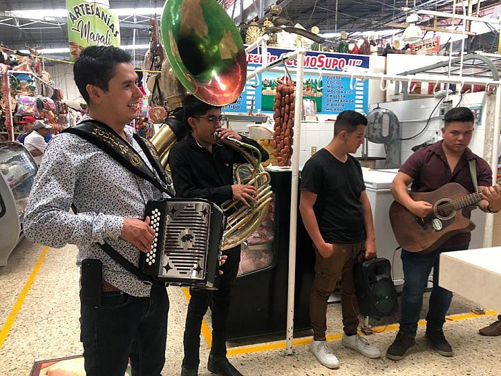 FESTEJAN A LOCATARIOS EN EL MERCADO MUNICIPAL DE JEREZ