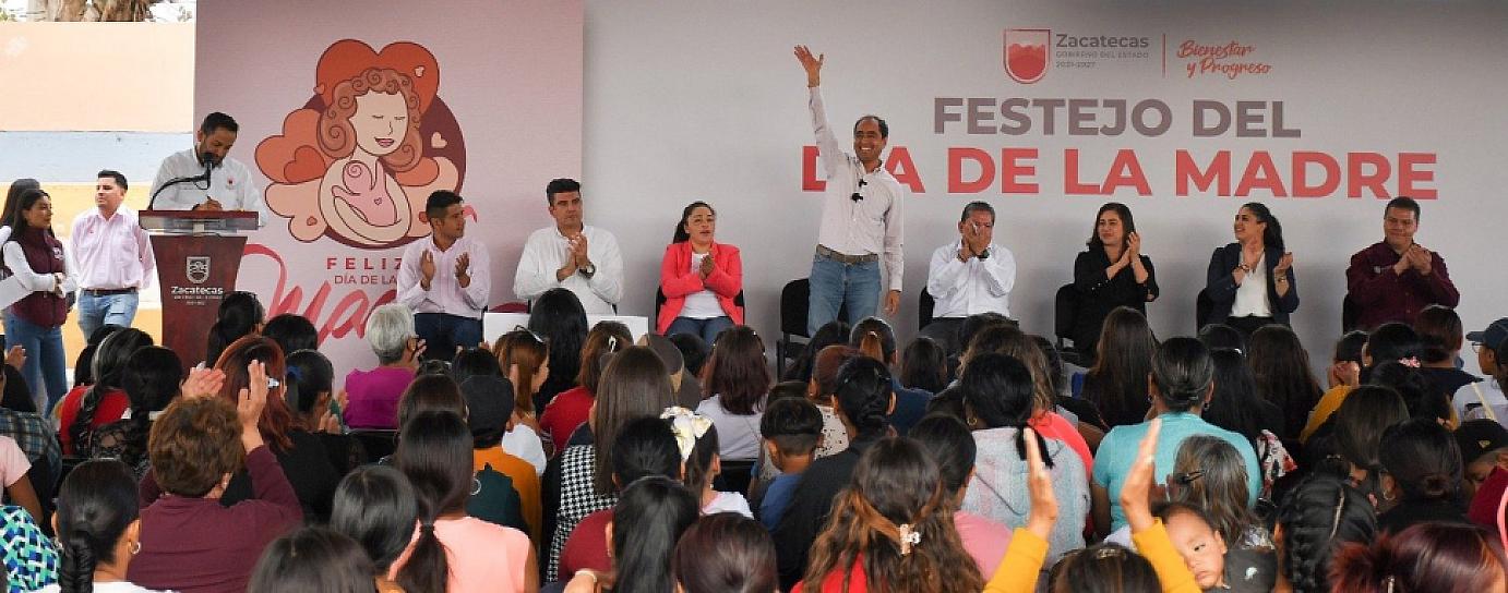 FESTEJAN A MAMÁS DE GUADALUPE