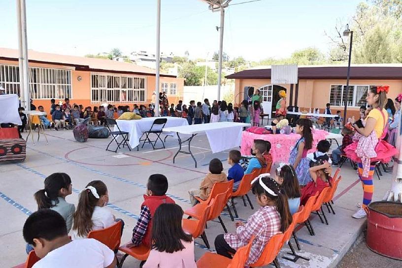 FESTEJAN A NIÑOS DEL PREESCOLAR MARÍA OROPEZA EN VALPARAÍSO 