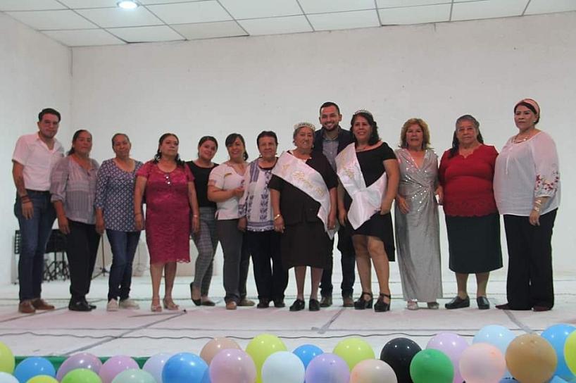 FESTEJAN EN JUAN ALDAMA A LAS PERSONAS DE LA TERCERA EDAD