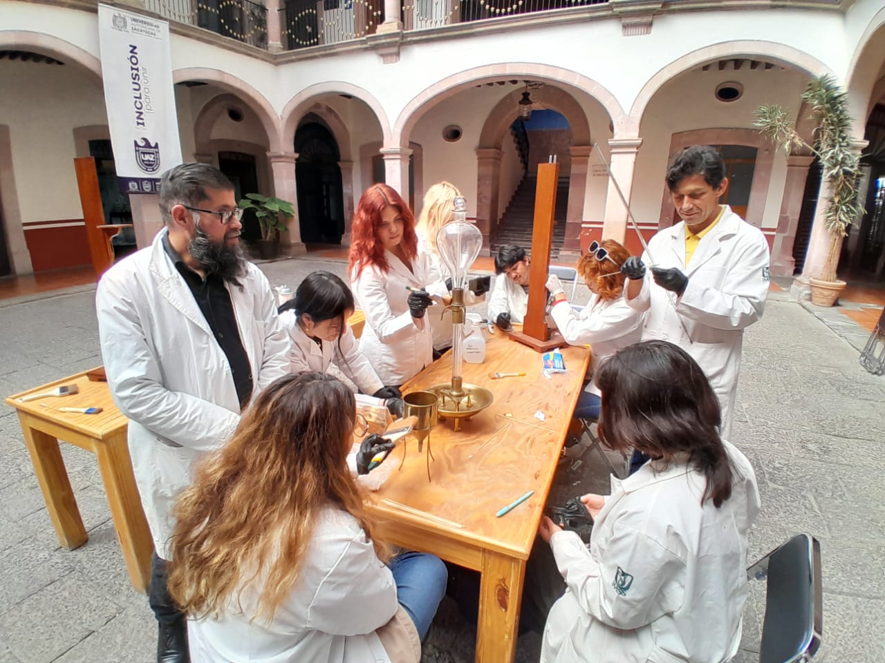 REALIZAN ESTUDIANTES LABORES DE CONSERVACIÓN EN EL MUSEO UNIVERSITARIO DE CIENCIAS