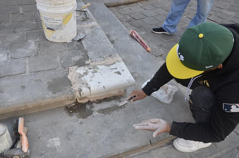 FIJAN LOSA DE CANTERA EN ESCALINATA DE LA CATEDRAL