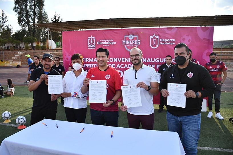 FIRMA CONVENIO JULIO CÉSAR CHÁVEZ CON MINEROS DE ZACATECAS