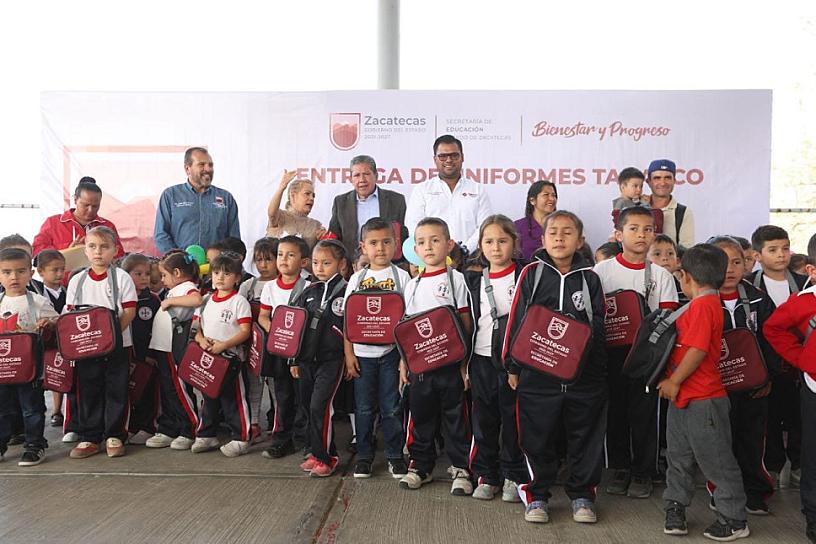 FIRMA GOBERNADOR CONVOCATORIA JUEGA X TU ESCUELA