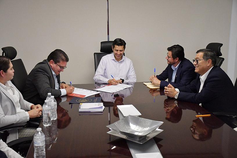 FIRMAN CONVENIO PARA BENEFICIAR A ESTUDIANTES DE SALUD PÚBLICA