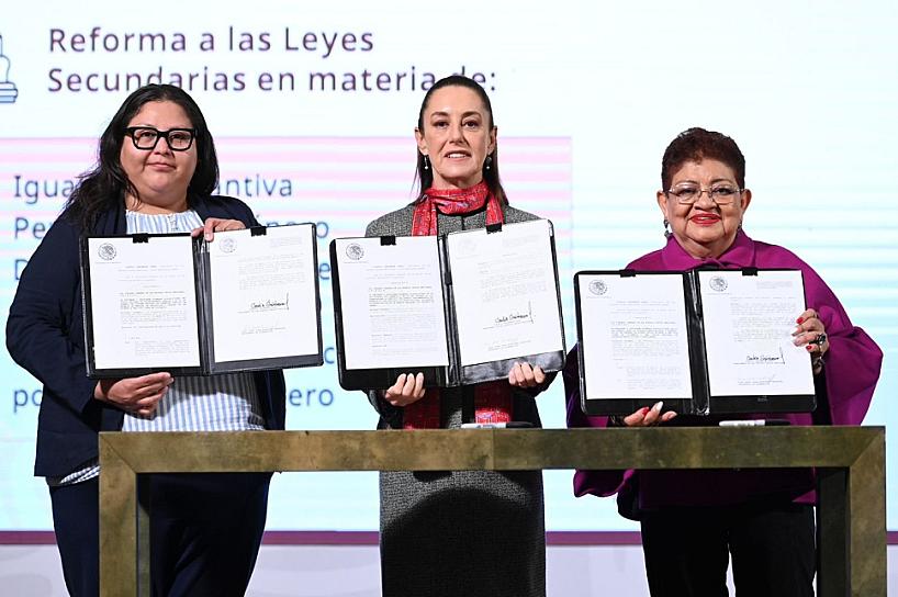 Firma Sheinbaum decreto para proteger a las mujeres en México