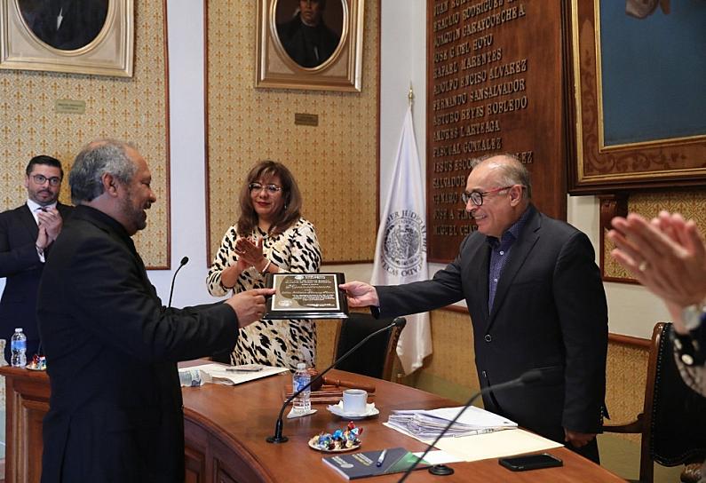 RECONOCEN A DIRECTOR DEL ARCHIVO GENERAL DEL PJ EN SU JUBILACIÓN