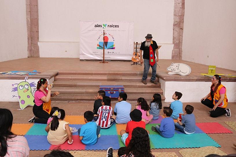 FOMENTA LA CAJA TEATRO LA LECTURA CON CUENTOS Y CANCIONES 