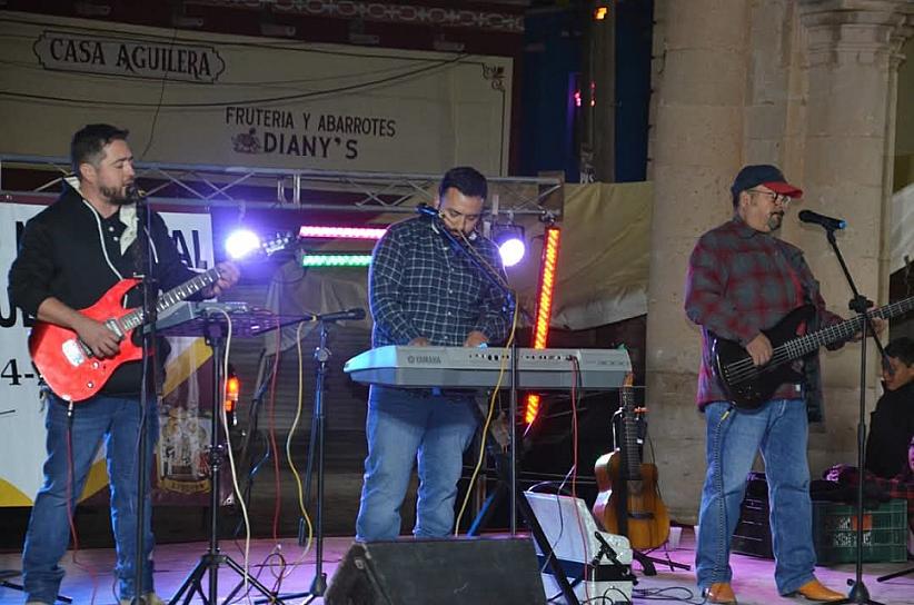 Fomentan espíritu navideño con festival en Miguel Auza