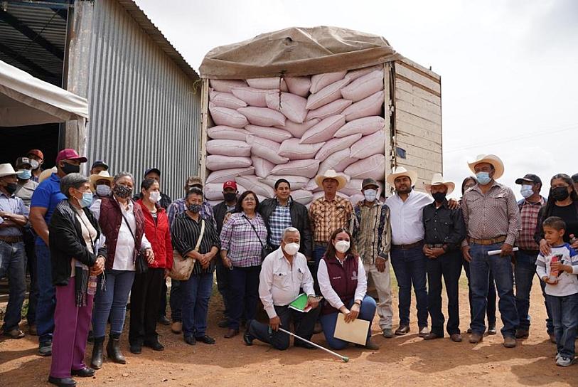 FORTALECE JORGE MIRANDA A PRODUCTORES ZACATECANOS; ENTREGA 44 TONELADAS DE SEMILLA DE AVENA 
