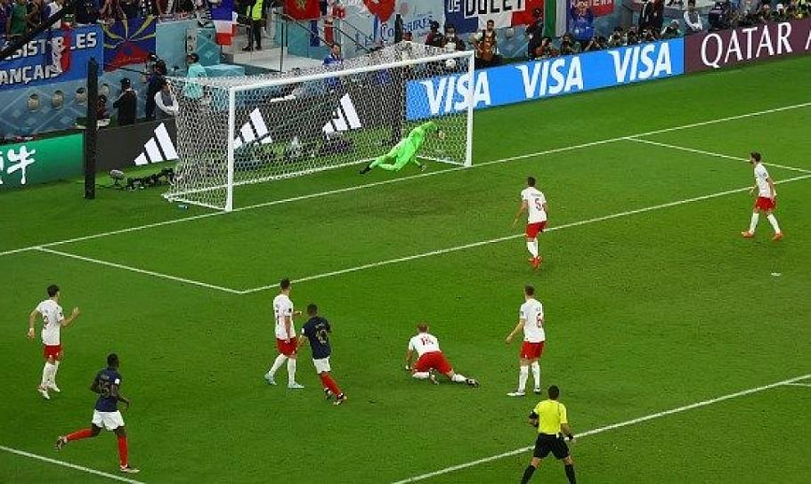 FRANCIA DERROTA A POLONIA 3-1