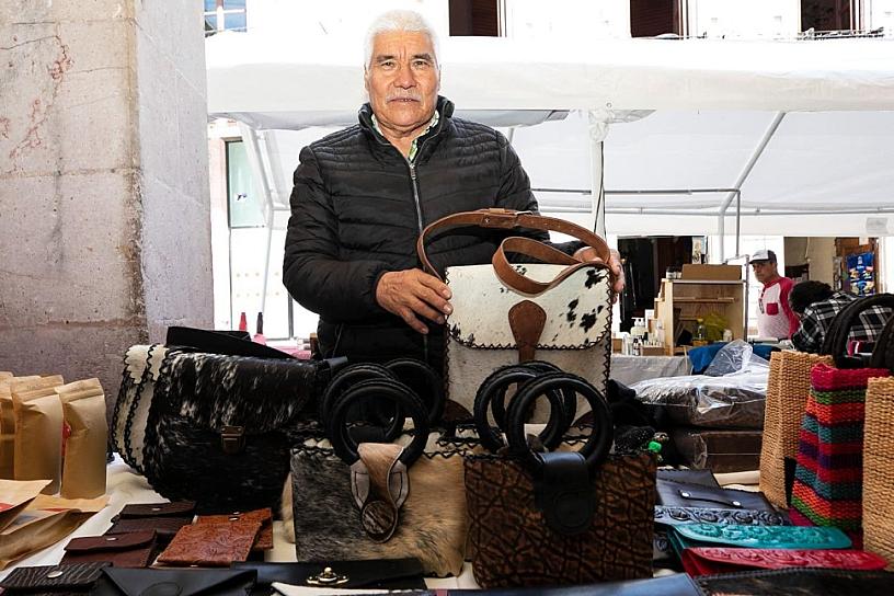 FRANCISCO CISNEROS, UN ARTISTA POPULAR QUE INSPIRA A NUEVAS GENERACIONES A PRESERVAR LAS TRADICIONES