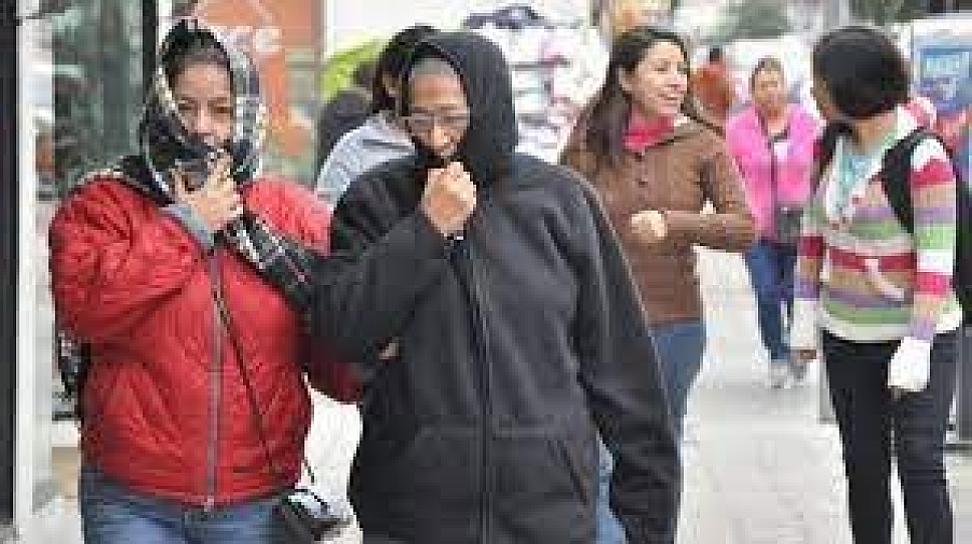 ¿FRÍO? SACA EL COBERTOR Y LOS GUANTES 