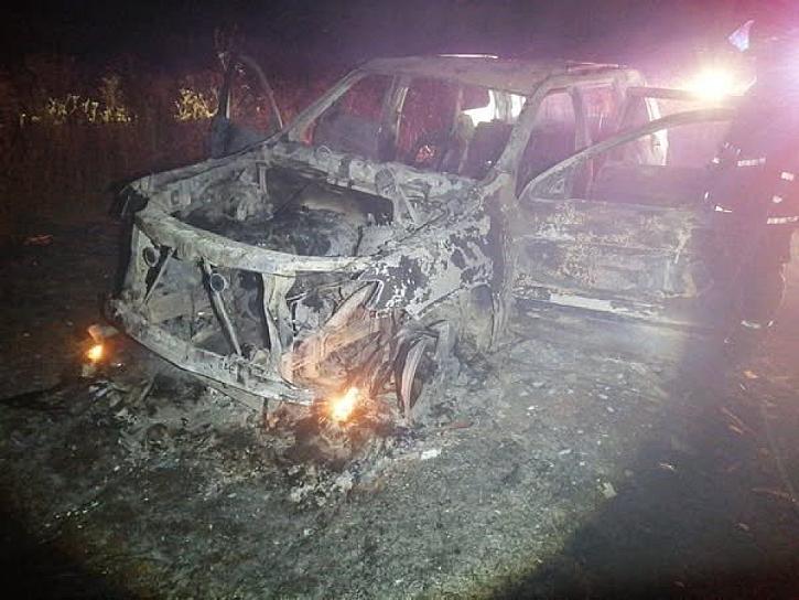 Fuego consume vehículo en la carretera federal 45