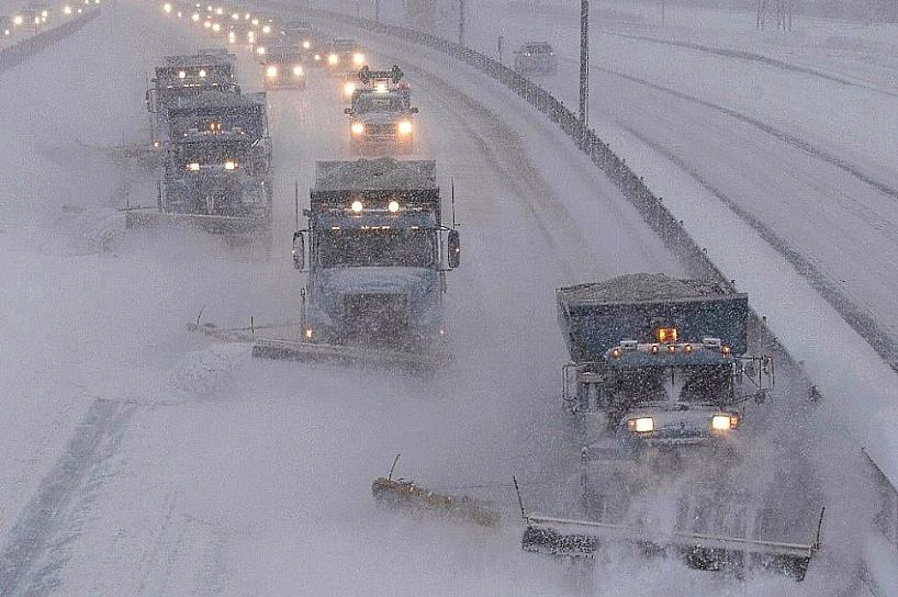 FUERTE TORMENTA INVERNAL AZOTA A ESTADOS UNIDOS EN VÍSPERAS DE NAVIDAD 