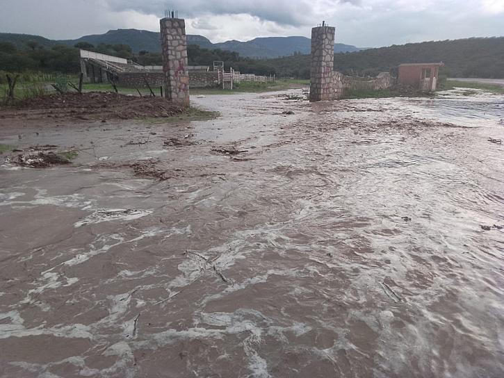 FUERTE TORMENTA “LE PEGA” A COMUNIDADES DE VALPARAÍSO