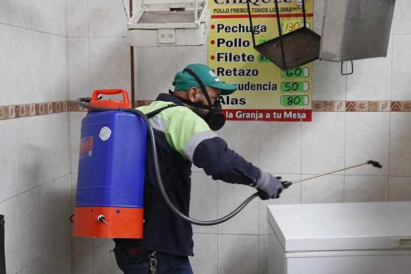 FUMIGAN EL MERCADO MUNICIPAL DE JEREZ