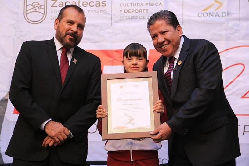 GALARDONAN A ZACATECANOS DESTACADOS EN EL DEPORTE 