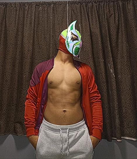 GANA LÁTIGO 2000 JR EL CAMPEONATO DE PESO WALTER