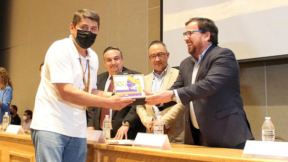 GANAN ALUMNOS DEL CECYTEZ PRIMER LUGAR EN CONCURSO NACIONAL 