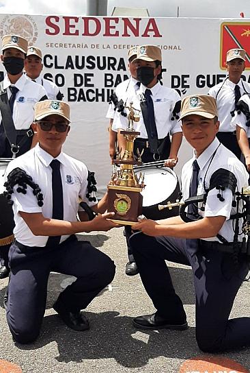GANAN BACHILLERATOS MILITARIZADO Y POLICIAL CONCURSO DE BANDAS DE GUERRA 