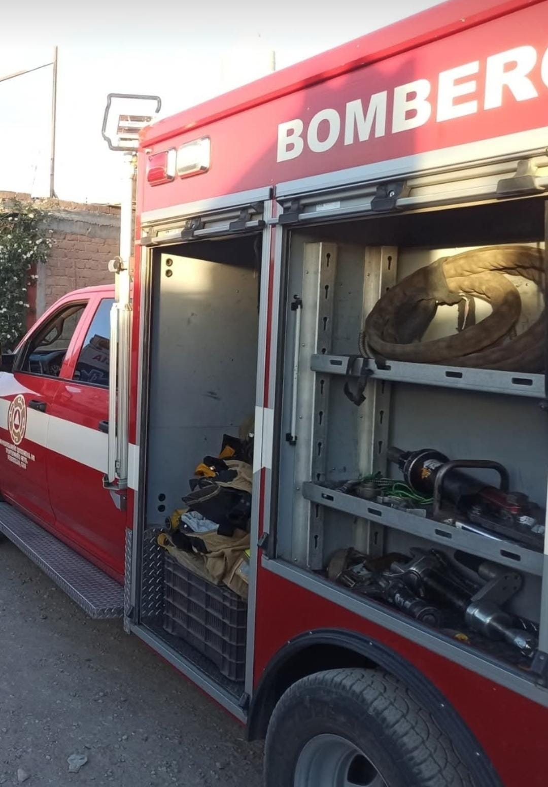 ASEGURAN ZONA TRAS ACCIDENTE EN ENTRADA A PRESA DE RIVERA