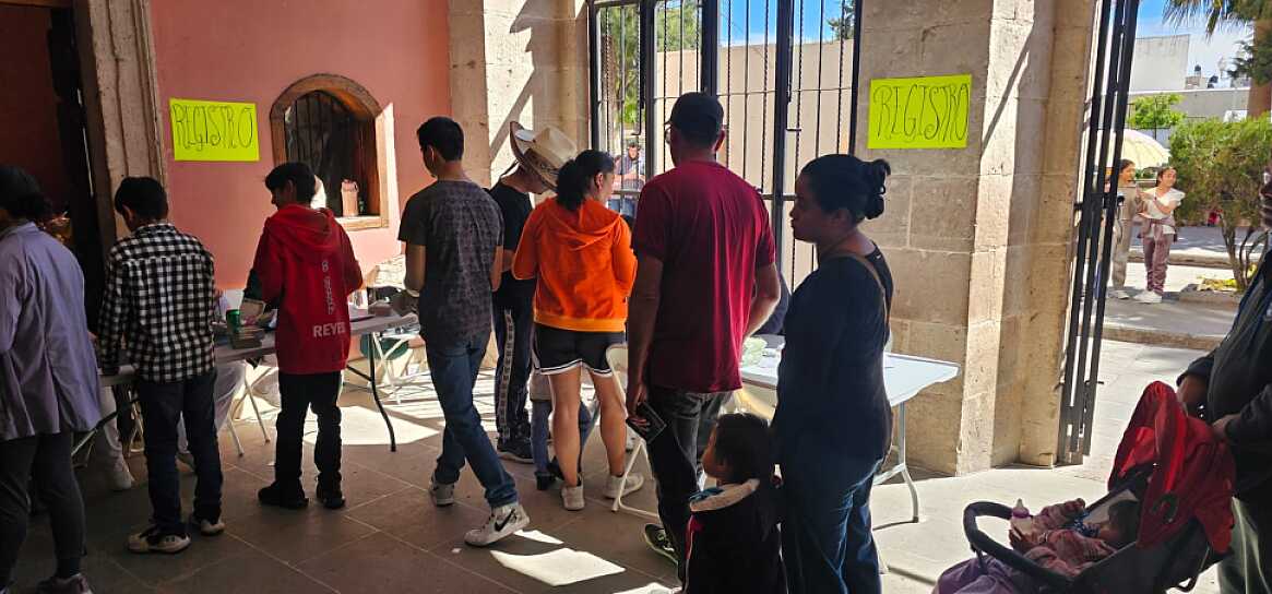 RESPONDEN FRESNILLENSES DE FORMA POSITIVA AL MACROCENTRO DE VACUNACIÓN