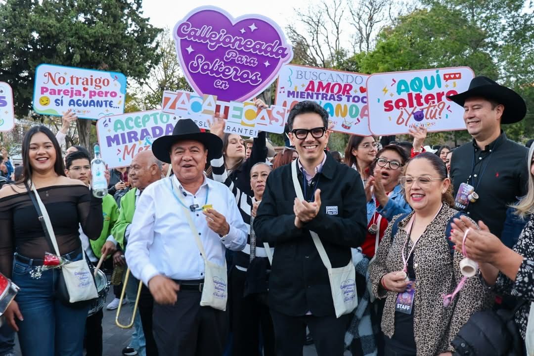 - Échese un mezcalito antes de irse a hacer campaña a la Capital
