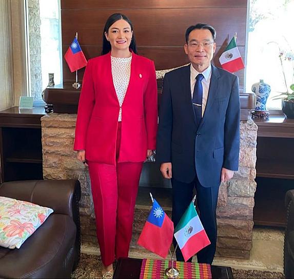 GESTIONA BENNELLY HERNÁNDEZ BECAS PARA JÓVENES ZACATECANOS